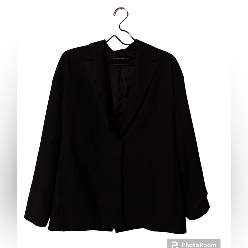 Zara Black Blazer- NWOT Beautiful for work/ streetwear/ or dress wear